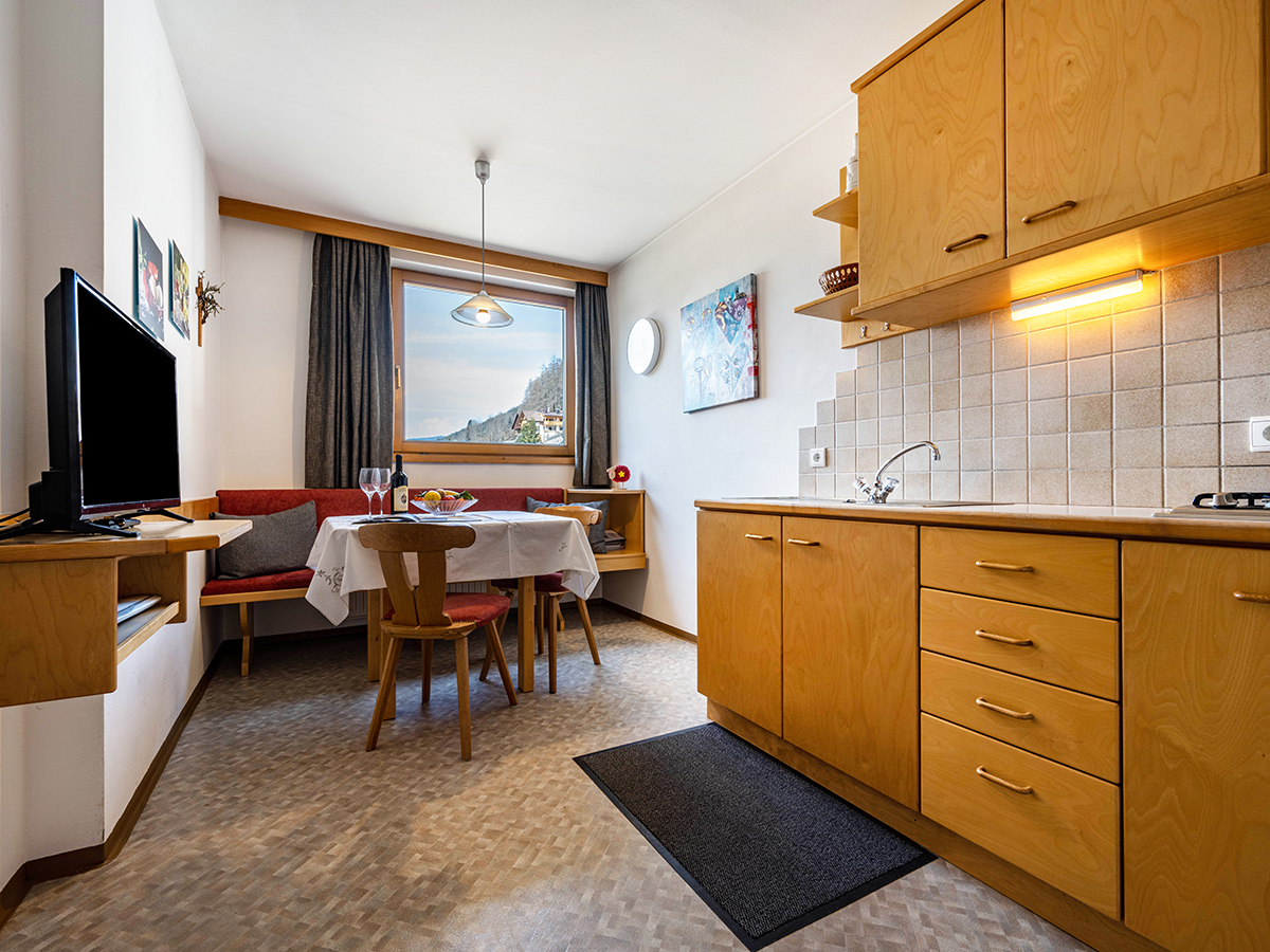 <p><strong>Apartament Rosa Alpina</strong></p> 2