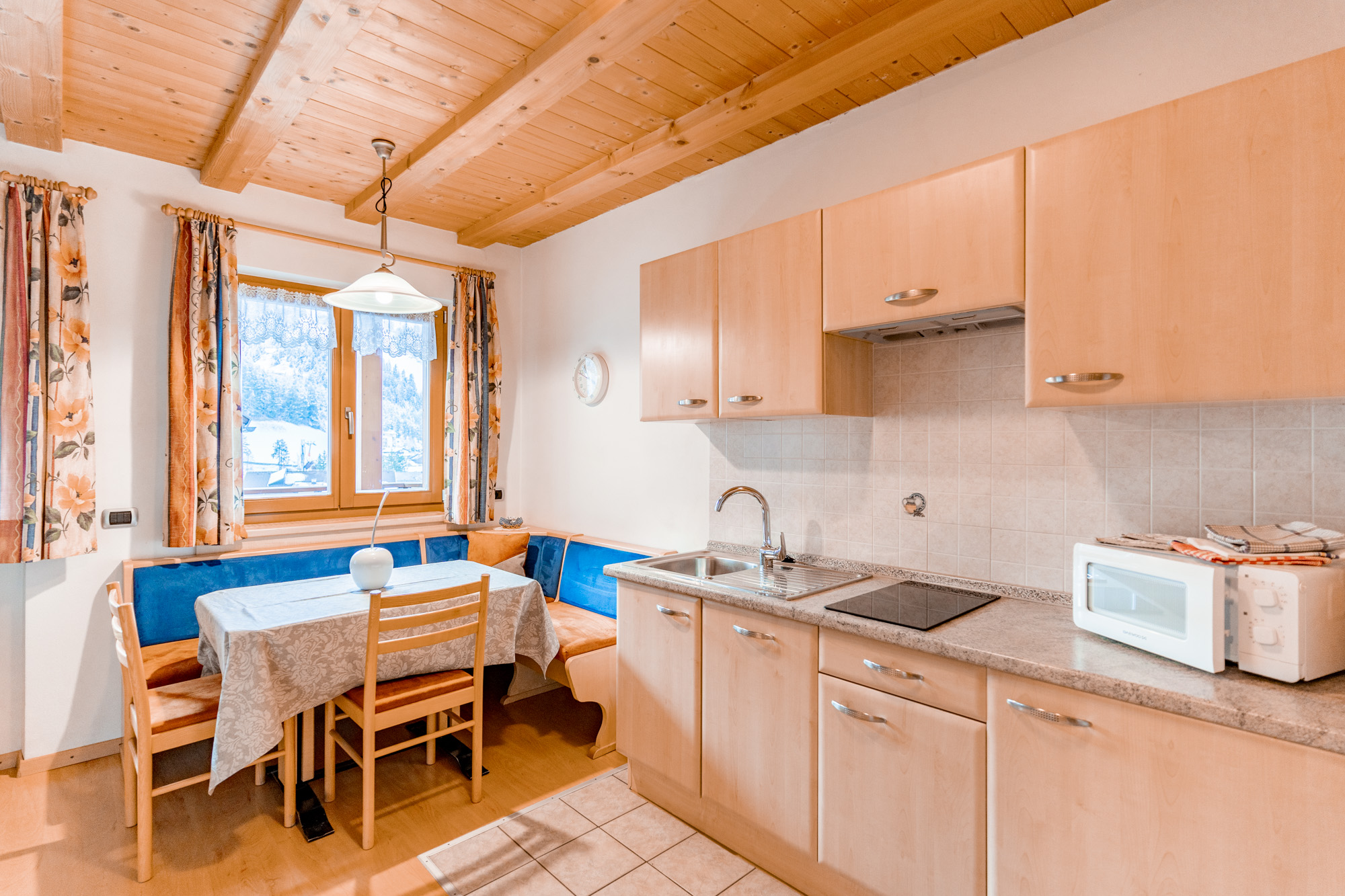 <p><strong>Apartament Corn</strong></p> 5