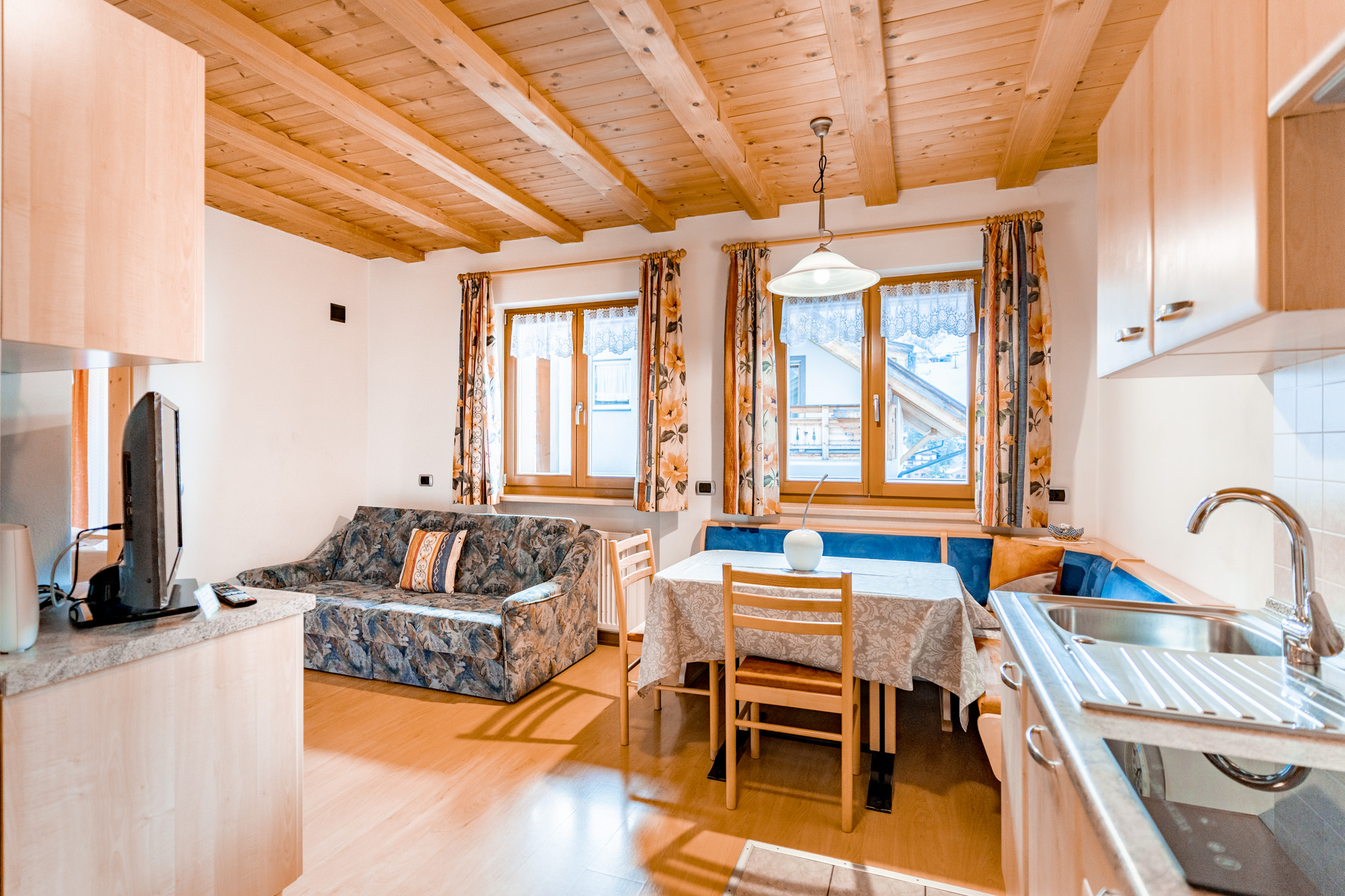 <p><strong>Apartament Corn</strong></p> 6