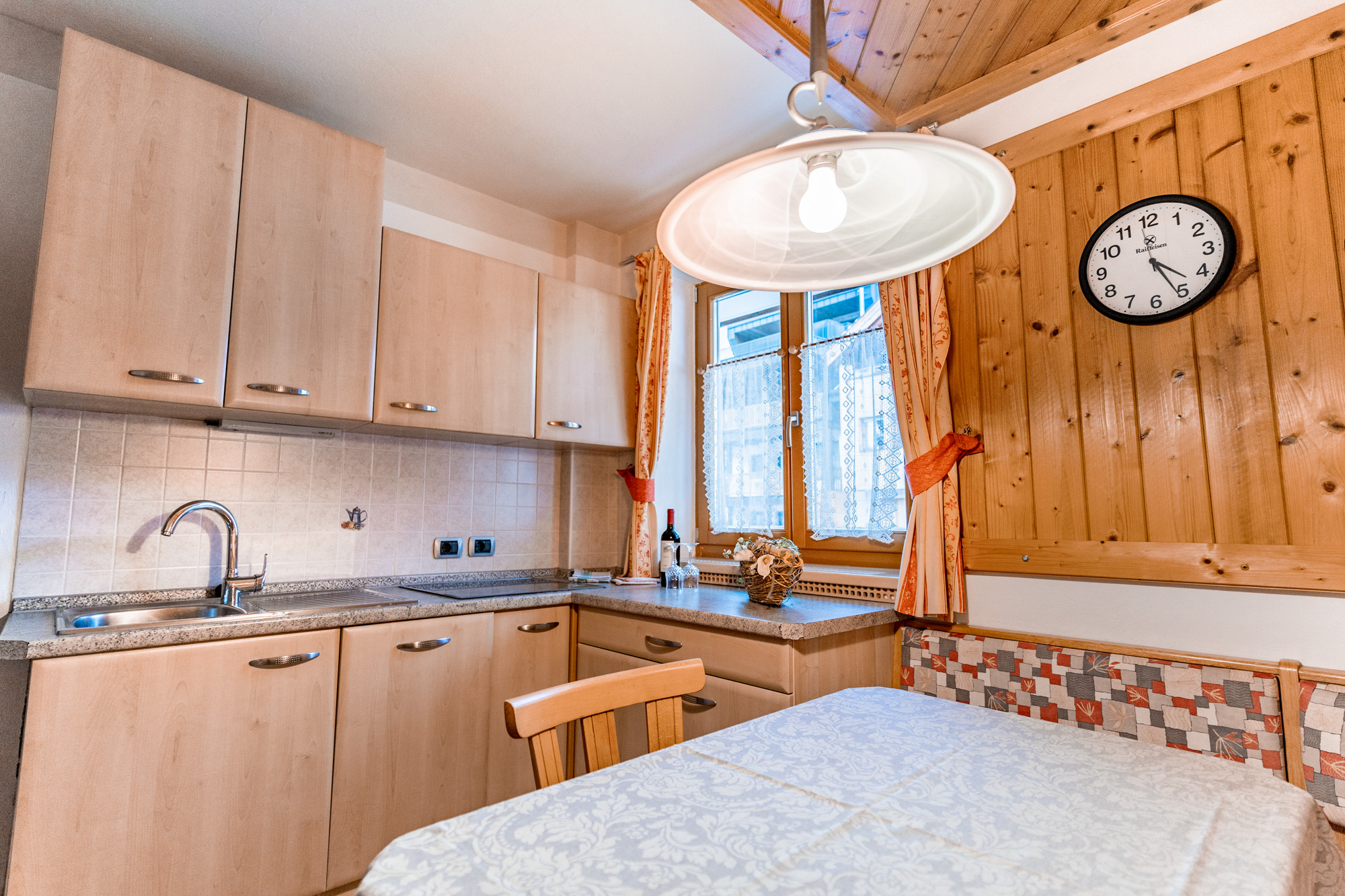 <p><strong>Apartament Corones</strong></p> 3