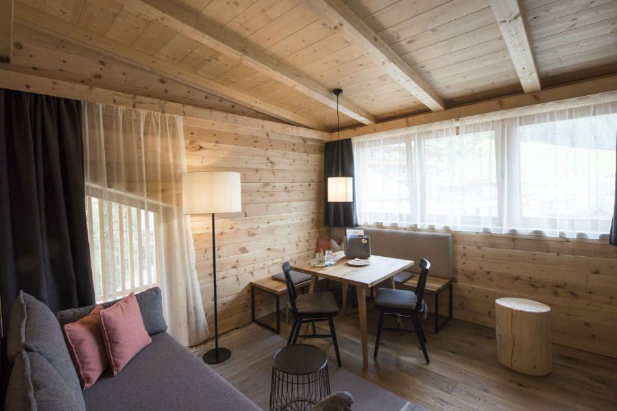<p><strong>Zirben Chalet the Sun</strong></p> 2