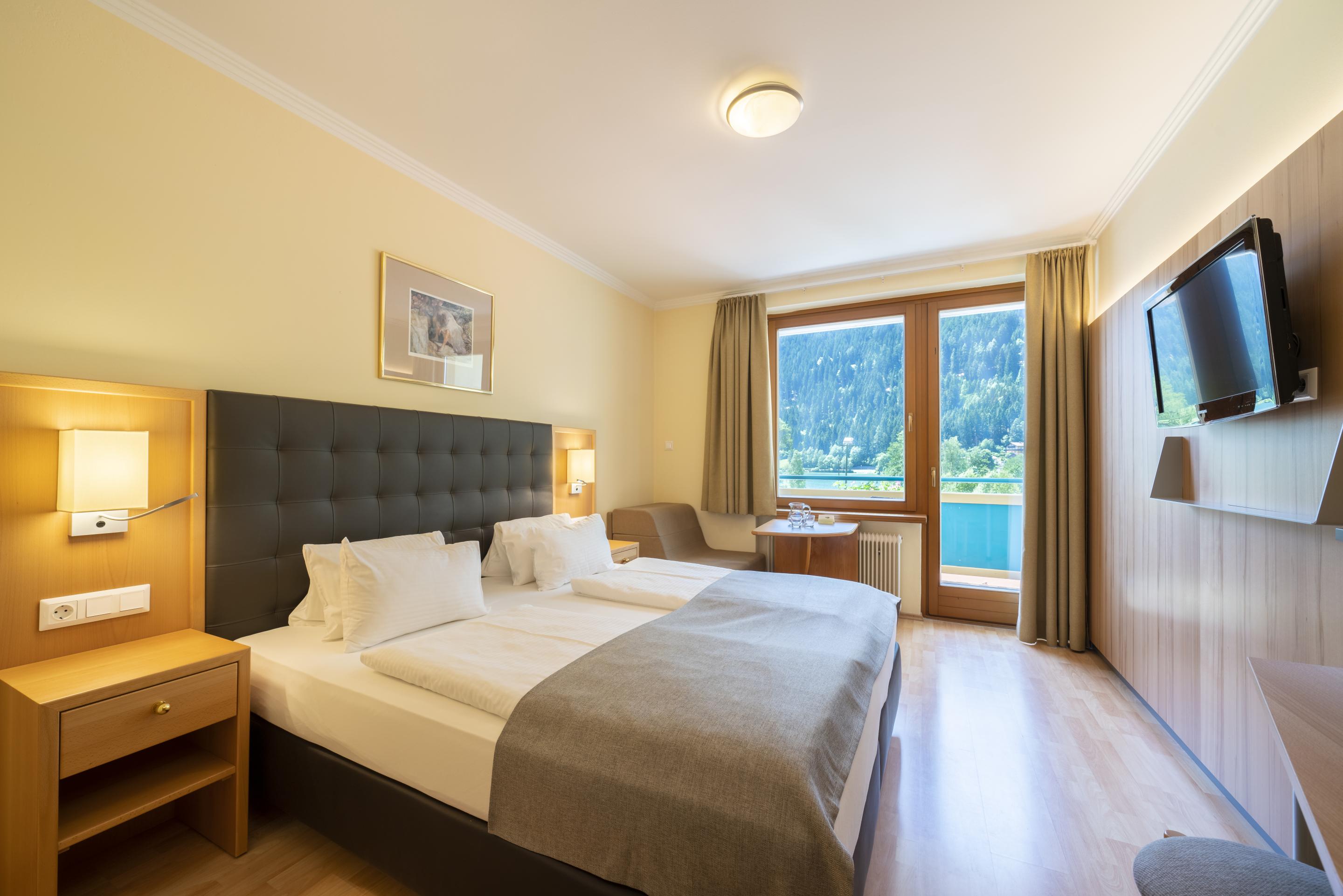 <p><strong>Double Room</strong></p> 2