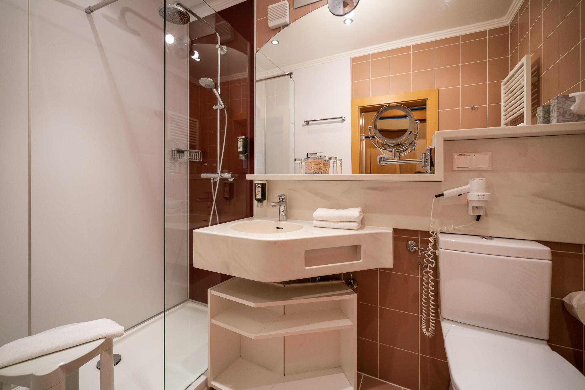 <p><strong>Double Room</strong></p> 3