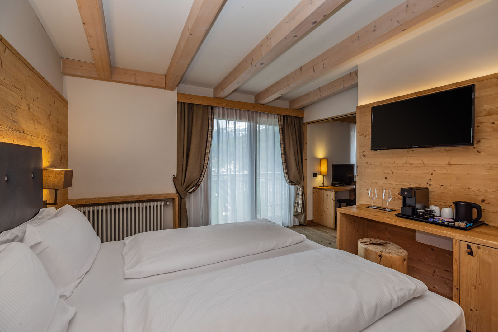 <p><strong>Alpine Suite Living</strong></p> 2