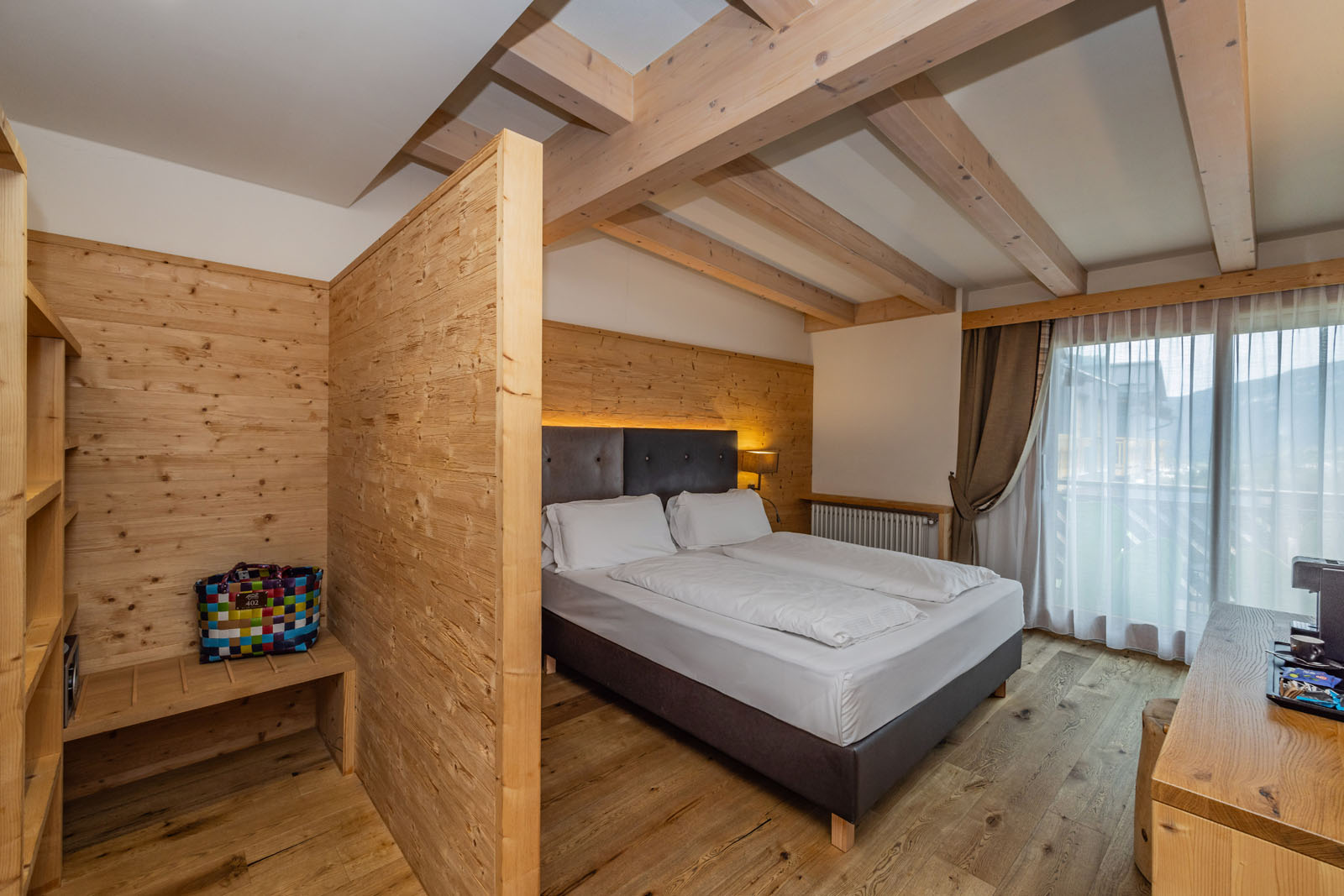 <p><strong>Alpine Suite Living</strong></p> 3
