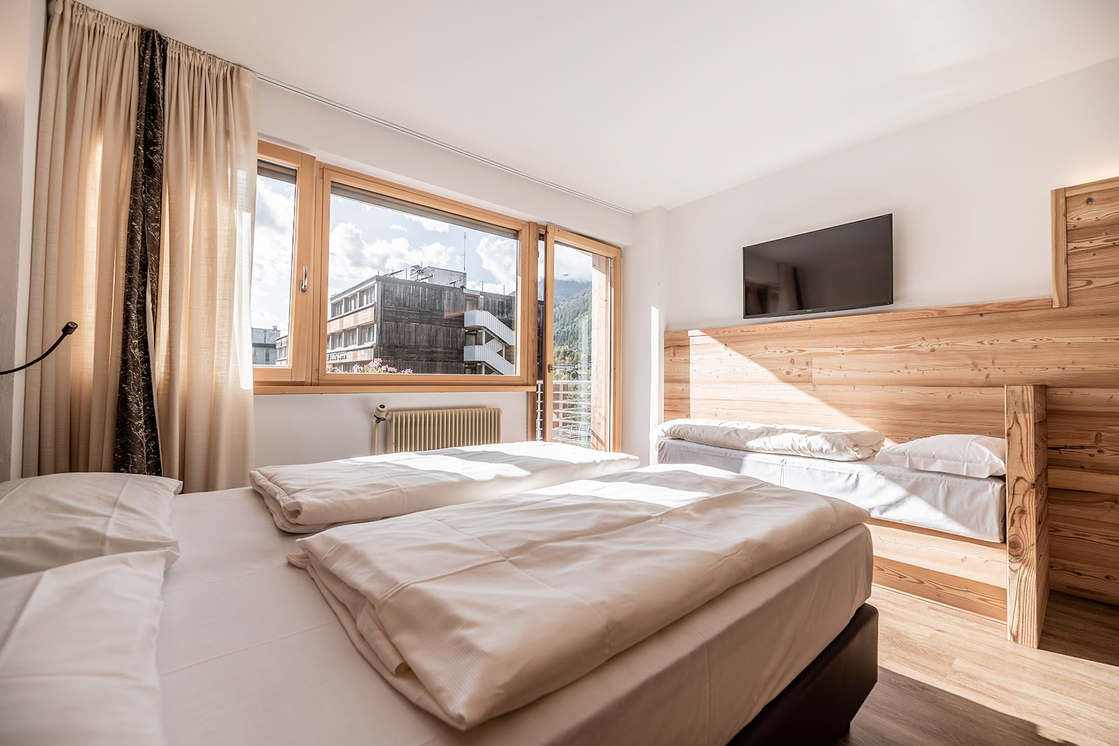 <p><strong><strong>Comfort with Balcony</strong> </strong></p> 5