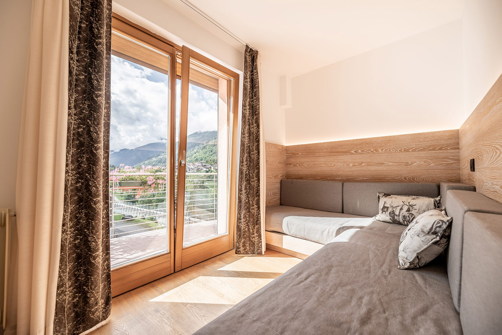 <p><strong>Suite Dreams with balcony</strong></p> 3