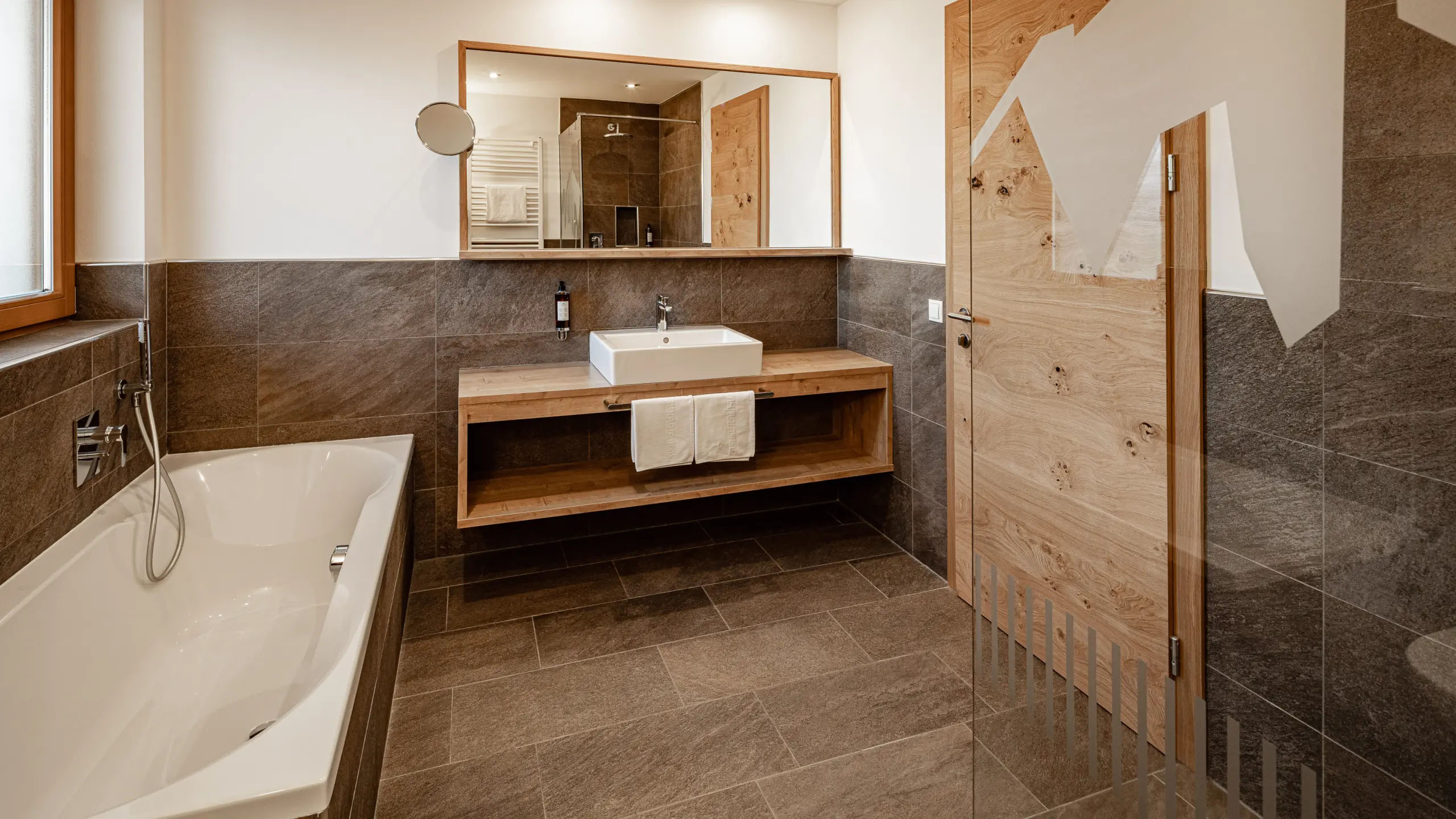 <p><strong>Apartament Huberhof Suite</strong></p> 4