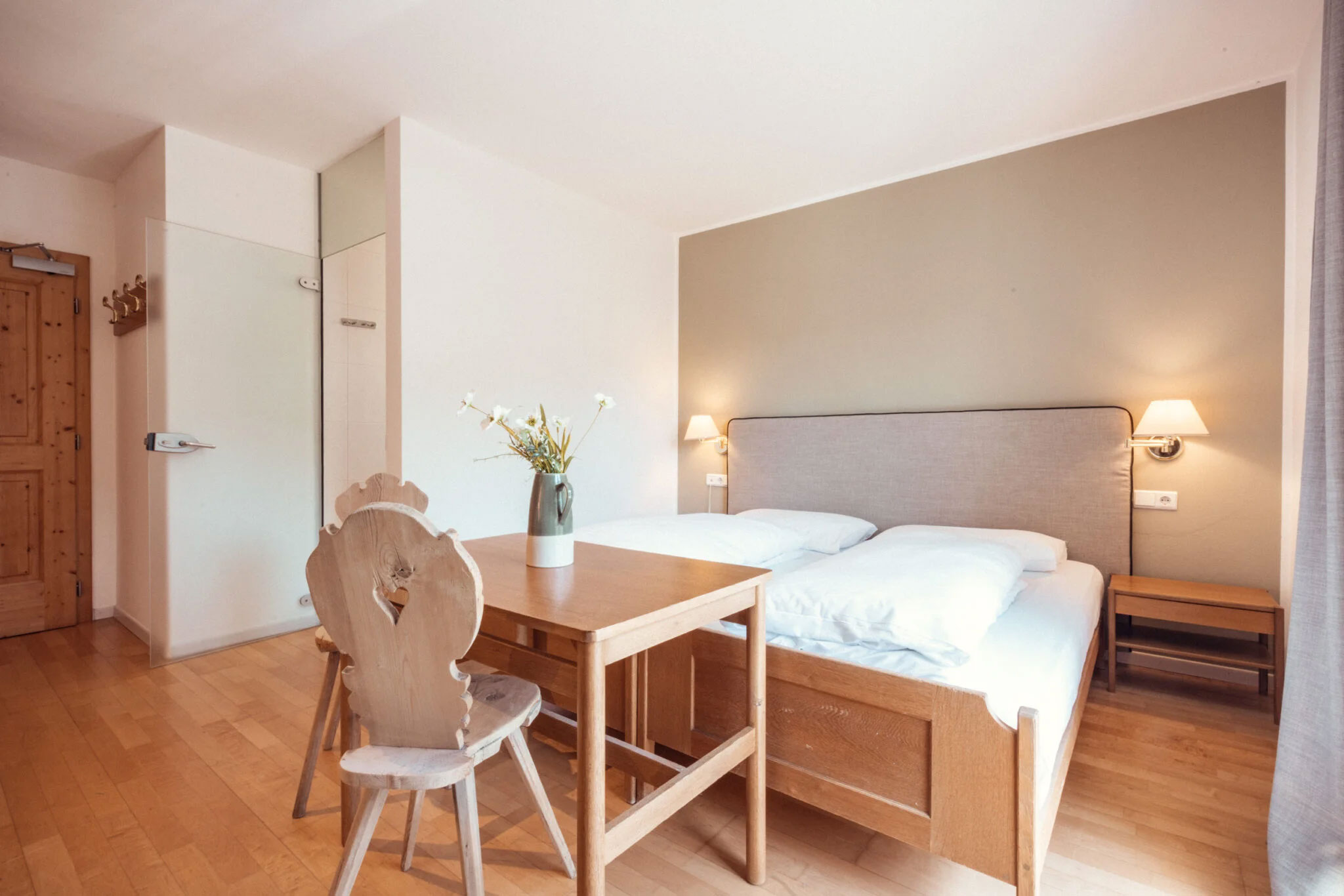 <p><strong>Double Room Type A</strong></p> 2