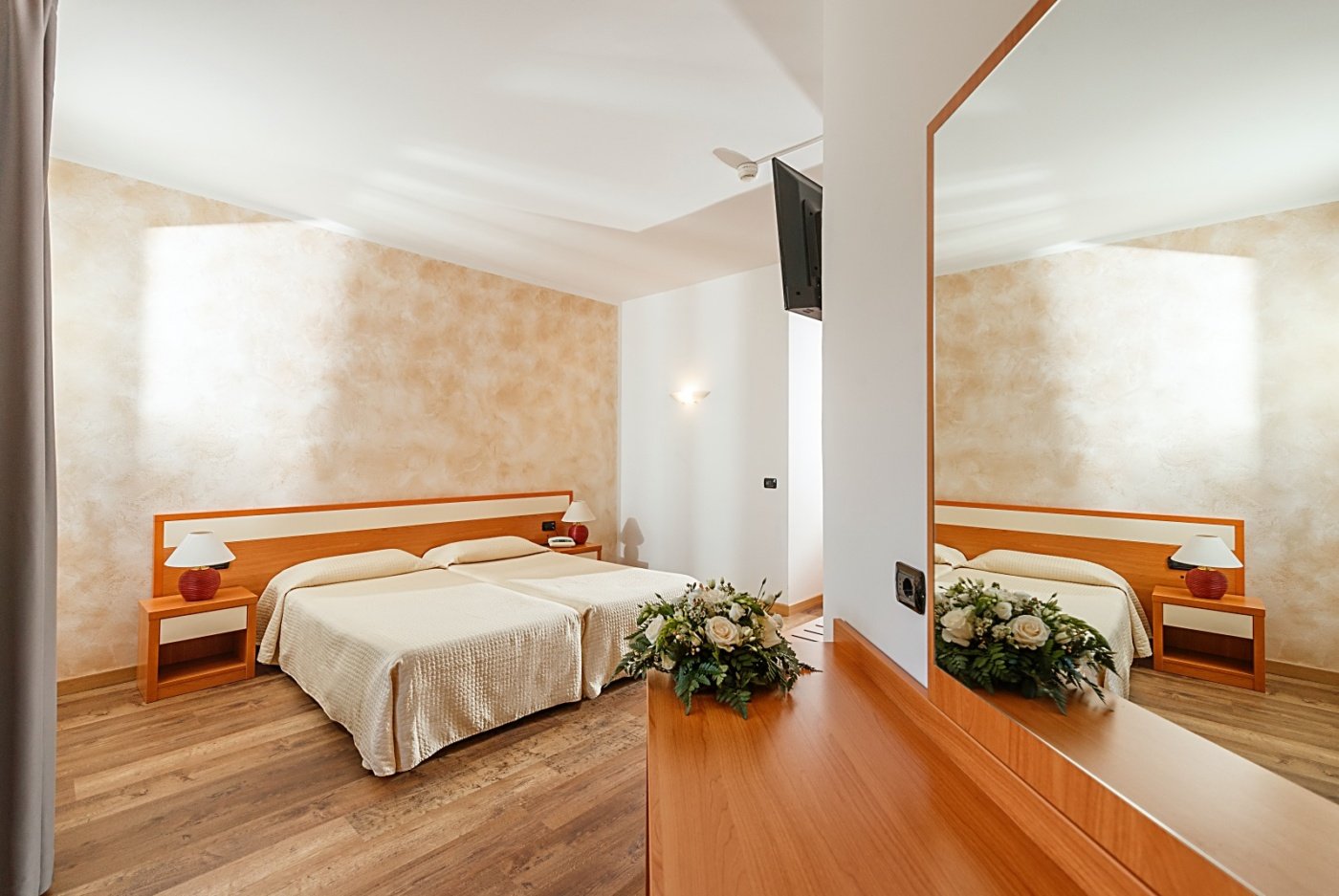 <p><strong>Standard Double</strong></p> 2