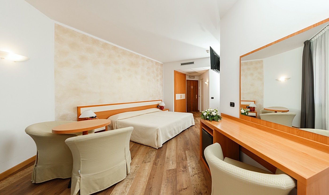 <p><strong>Standard Double</strong></p> 4