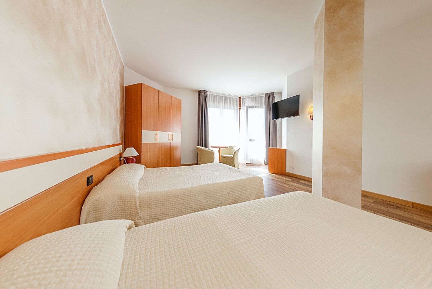 <p><strong>Standard Triple i Standard Quadruple</strong></p> 2