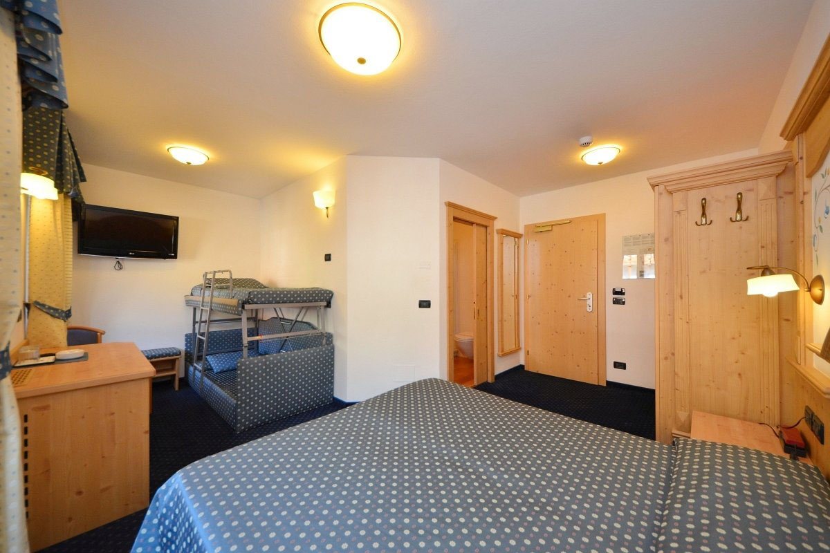 <p><strong>Classic Room</strong></p> 6