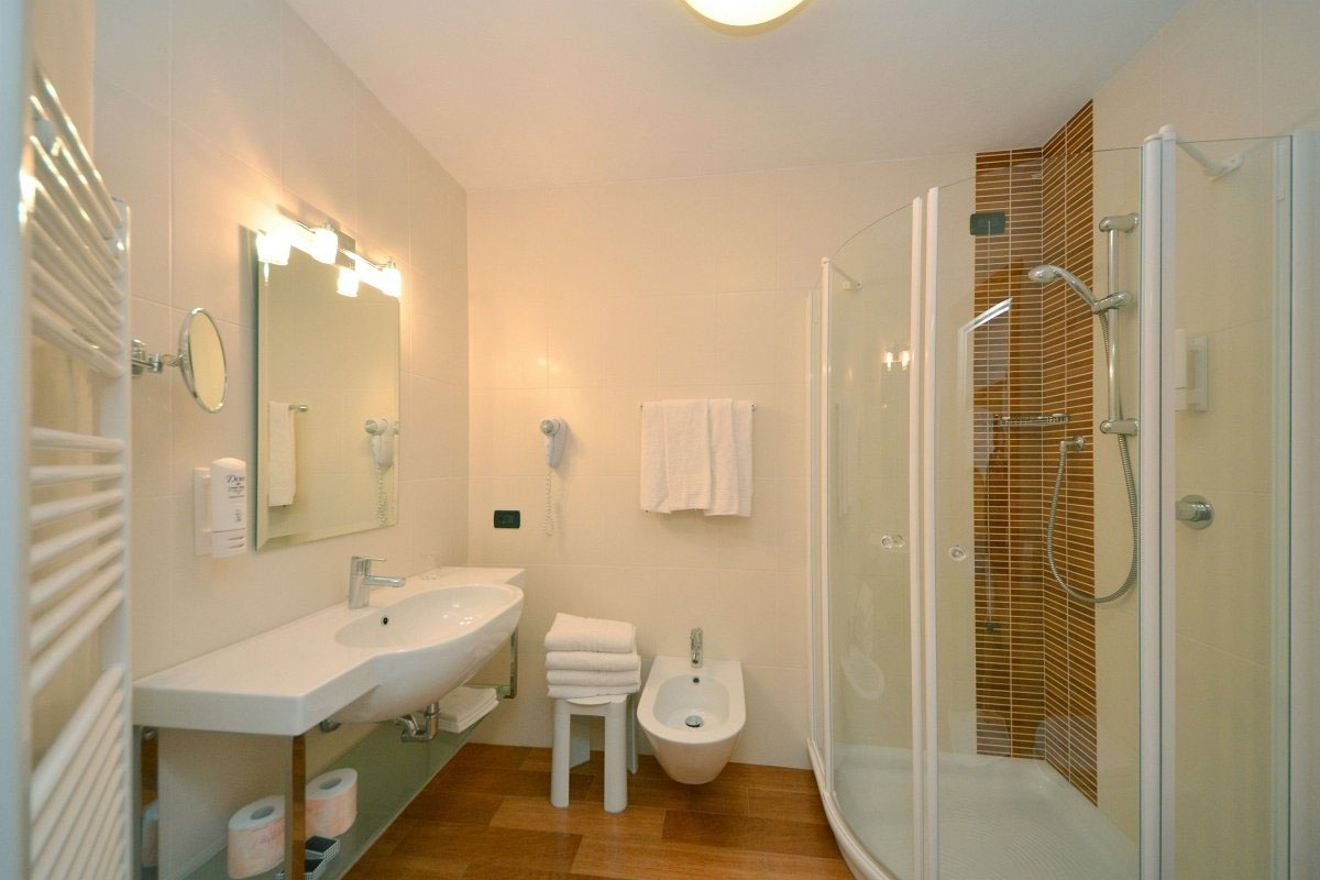 <p><strong>Classic Room</strong></p> 9