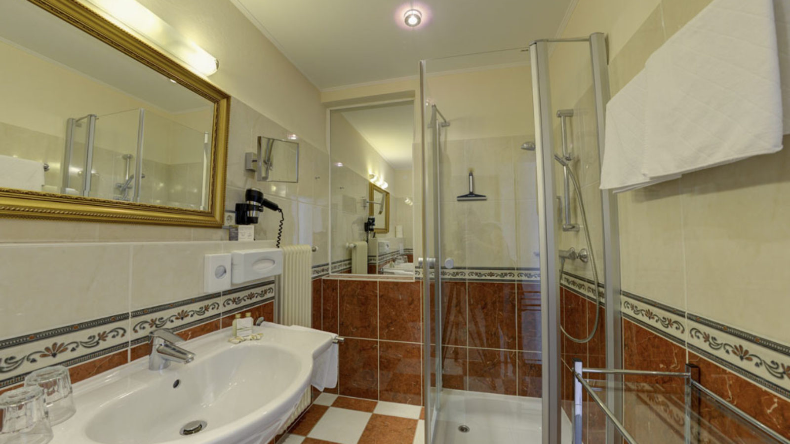<p><strong>Apartament Junior Suite</strong></p> 5