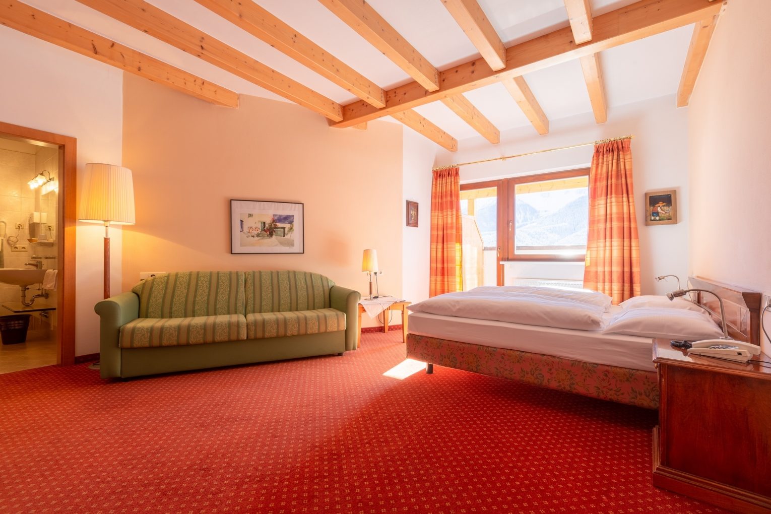 <p><strong>Comfort Room</strong></p> 2