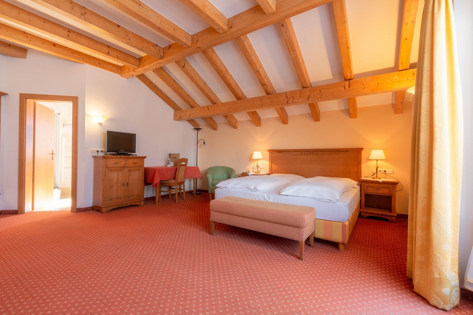 <p><strong>Comfort Room</strong></p> 4