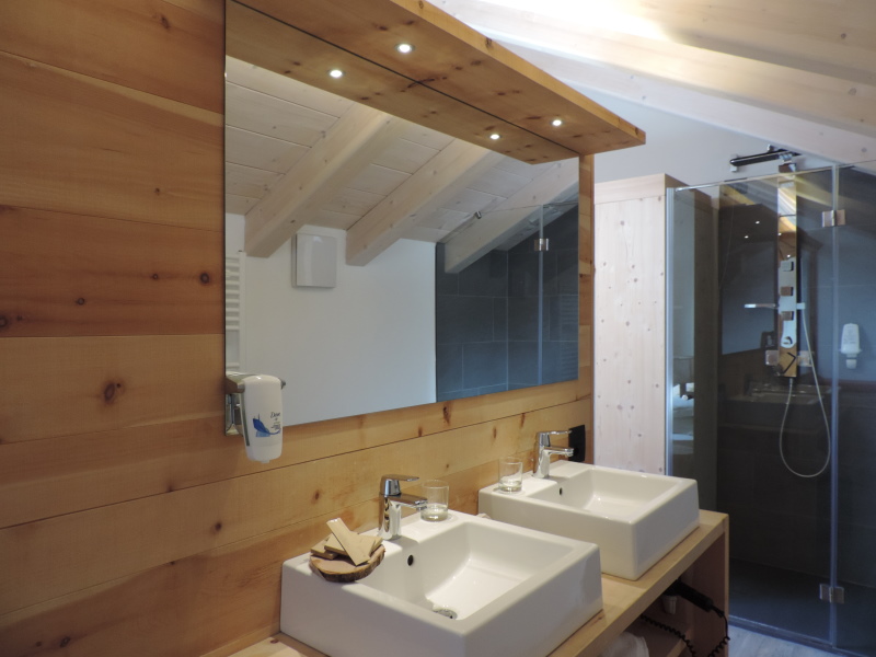 <p><strong>Apartament Suite&nbsp;</strong>(Stella Alpina Suite)</p> 3