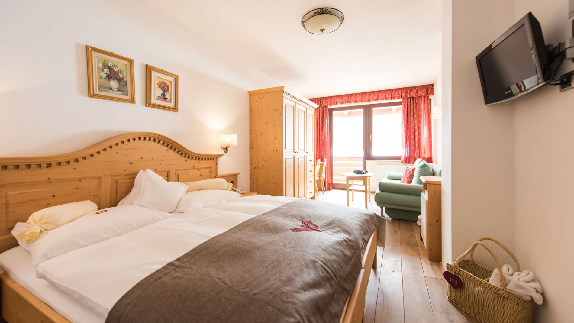 <p><strong>Double Room</strong></p> 2