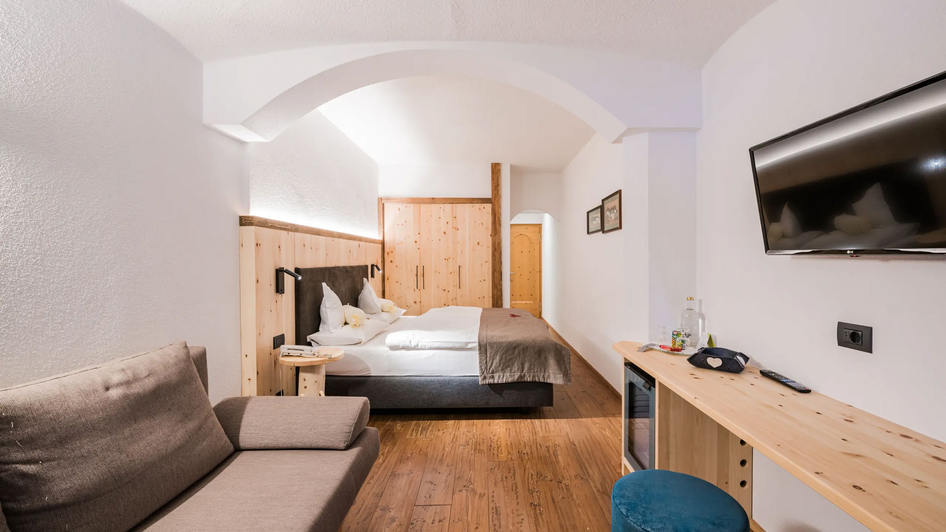 <p><strong>Double Room</strong></p> 6