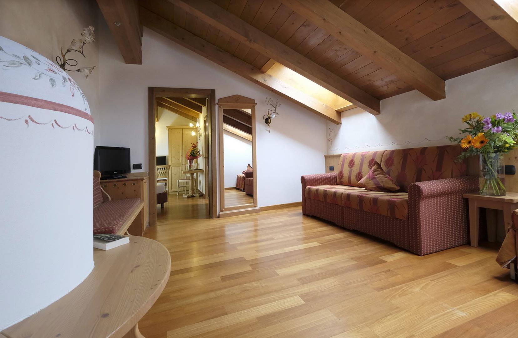 <p><strong>Suite </strong>(Suite Panorama Lagorai, Suite Family Relax, Suite Dolomiti Wellness, Suite Paradiso Benessere, Suite Tyrol, Suite Catinaccio)</p> 5