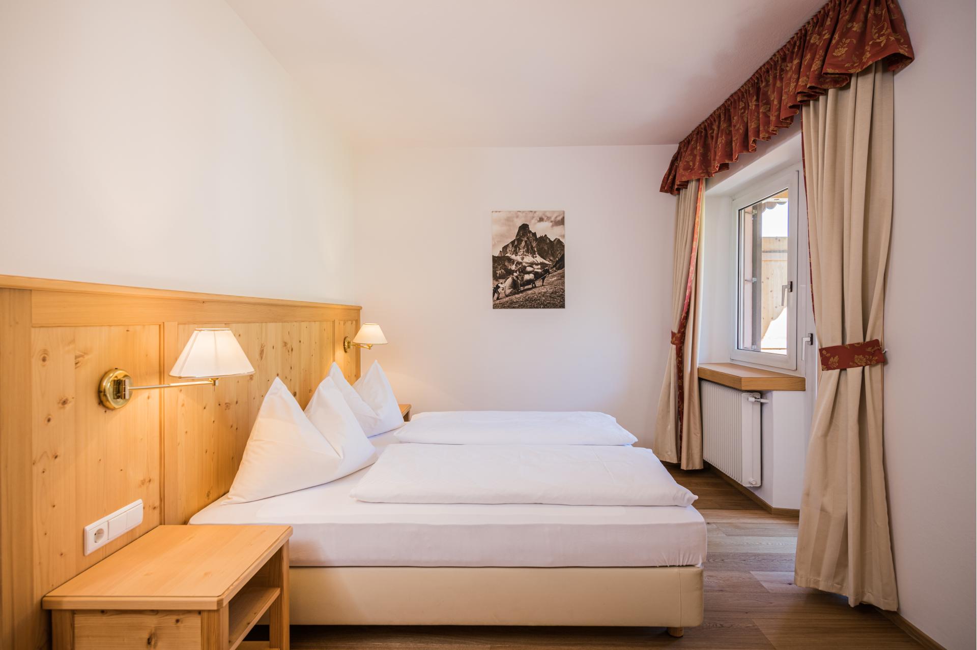 <p><strong>Standard </strong>(Double Room “Sonnenuhr”, Helm Double Room lub Economy Room)</p> 1